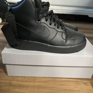 Nike Black High-Top Men's Sneakers can be unisex